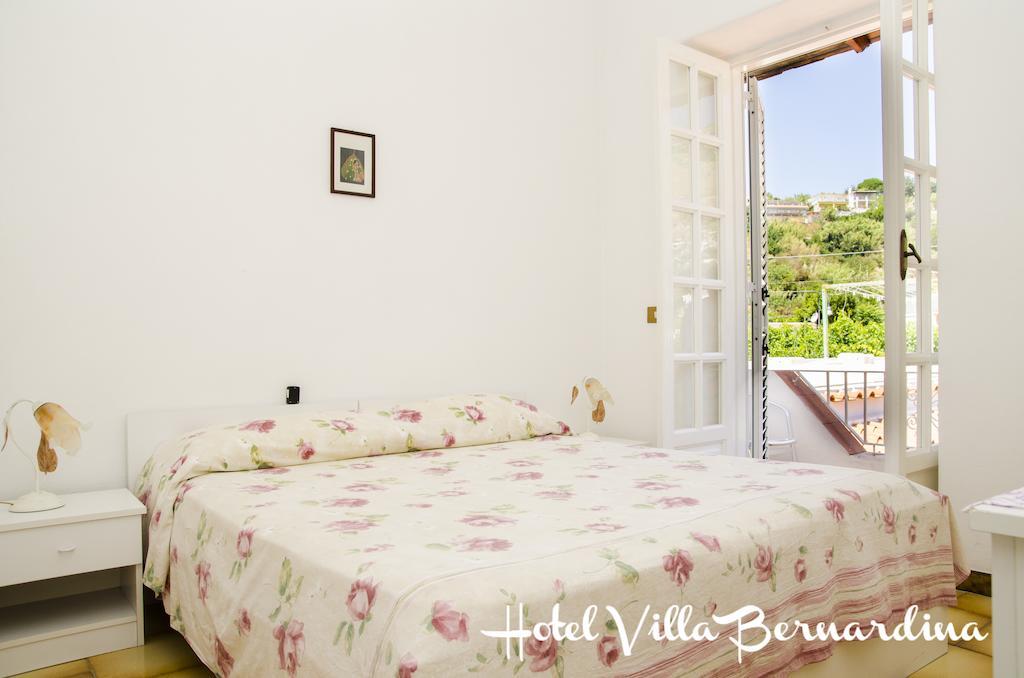 Hotel Villa Bernardina Forio di Ischia Стая снимка